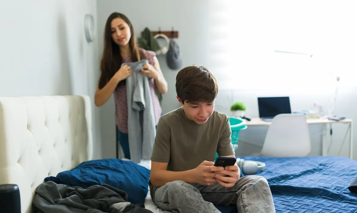 Navigating the Digital Language Jungle in Santurce: A Must-Read for Parents and Digital Nomads