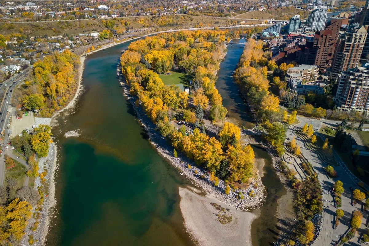 10 Parks and Gardens for a Fall Picnic in Calgary