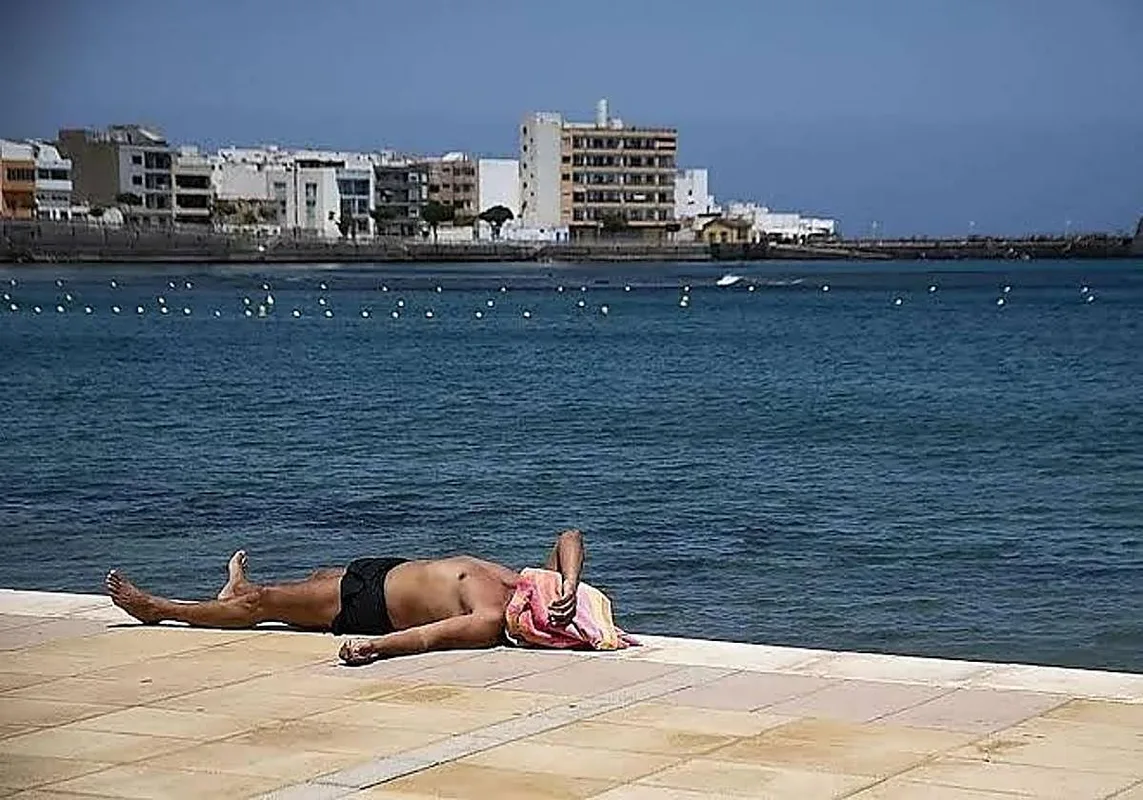 Aemet Activates Yellow Alert for Heat in Canarias: Max Temperatures Up to 38 Degrees