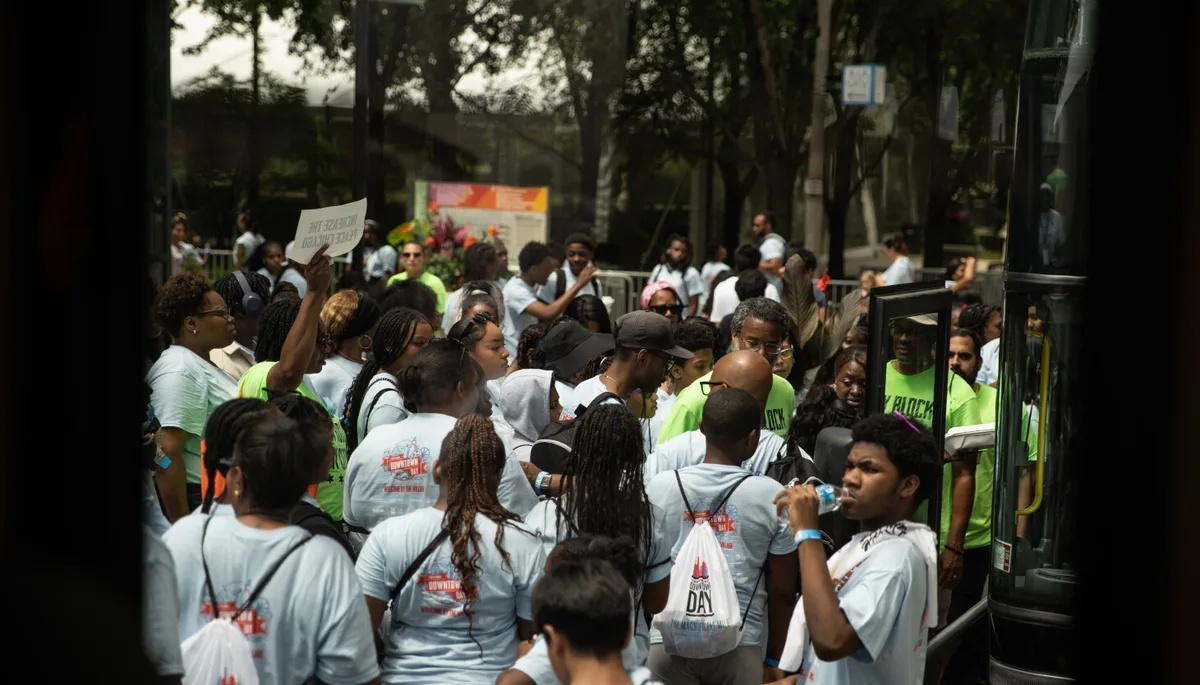 Chicago Teens Want More Jobs and Businesses in Their Neighborhoods, Survey Shows