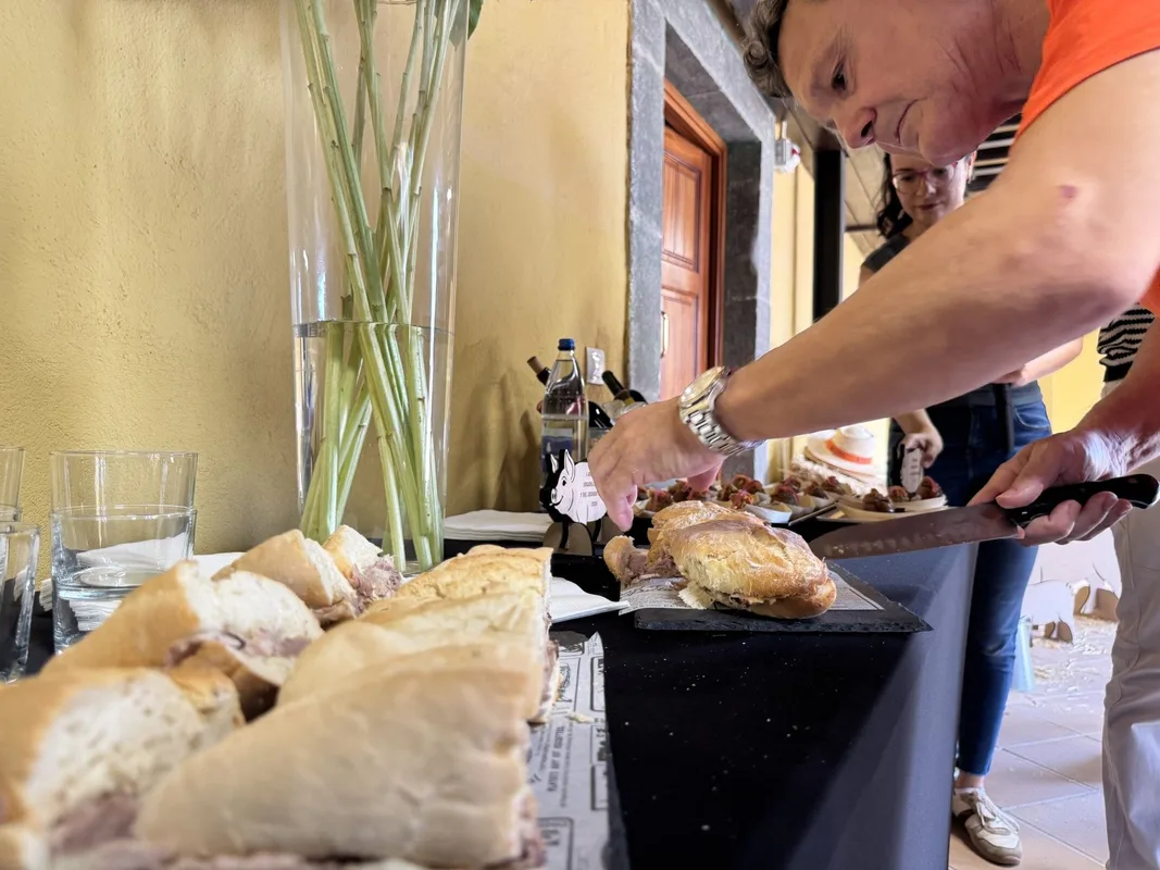Telde Celebrates the First Pata and Canary Pig Sandwich Festival