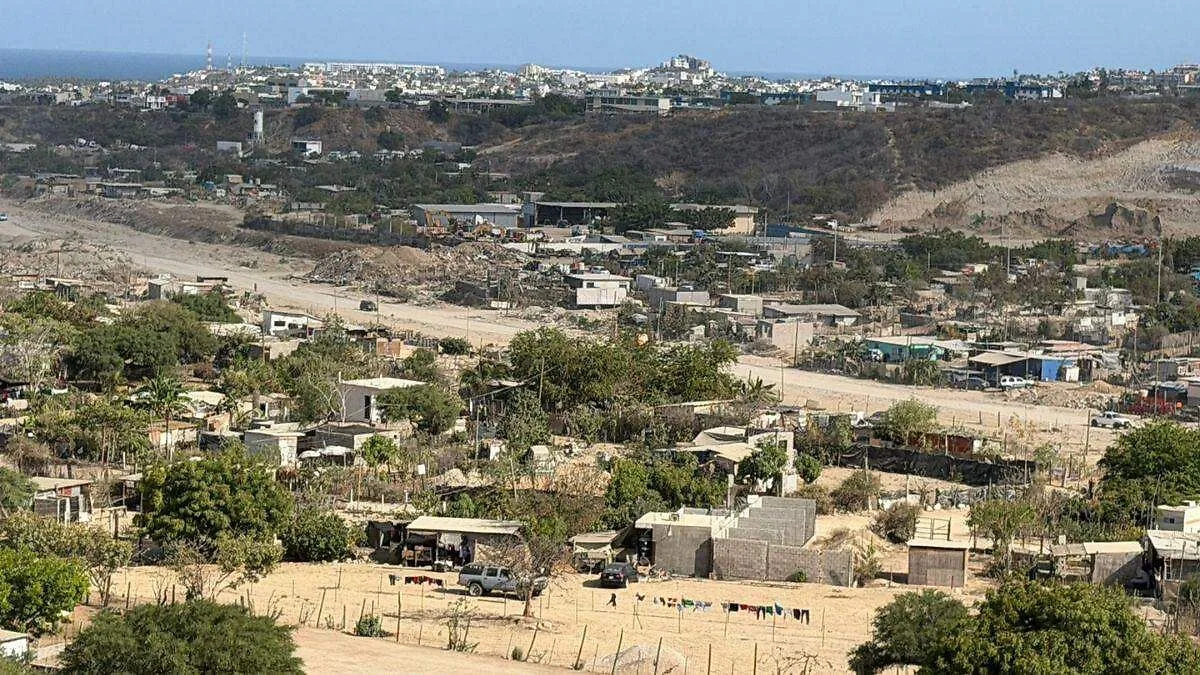 Los Cabos Prepares for Hurricane Polo with Emergency Teams and Evacuation Plans