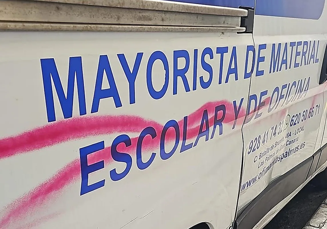Watch Out: Vandalism in Los Tarahales Affects Commuters and Residents