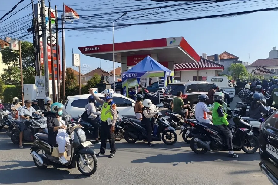 Bali's Fuel Crisis Forces Schools and Universities to Go Online