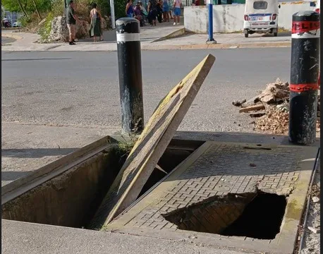 CFE's Persistent Problem of Rotting Utility Covers in Playa del Carmen
