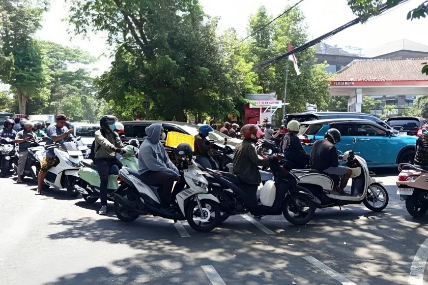 Bali Introduces Odd-Even Fuel Purchase System Amid Crisis