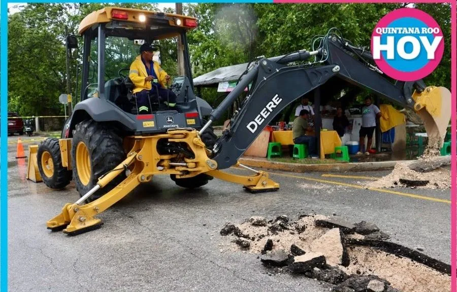 Water Pipe Leak in Puerto Morelos Causes Road Closure