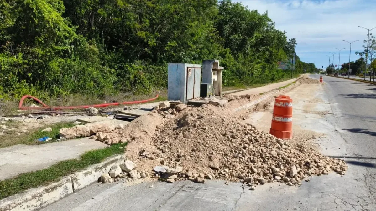 CFE Finally Installing New Lines in Playa del Carmen after Years of Outages