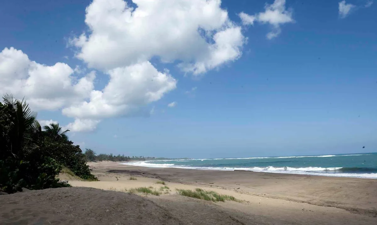 Stay Prepared for Saturday’s Warm Weather and Sporadic Showers in Santurce